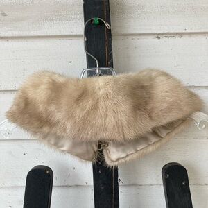 Elegant Vintage Mink Collar